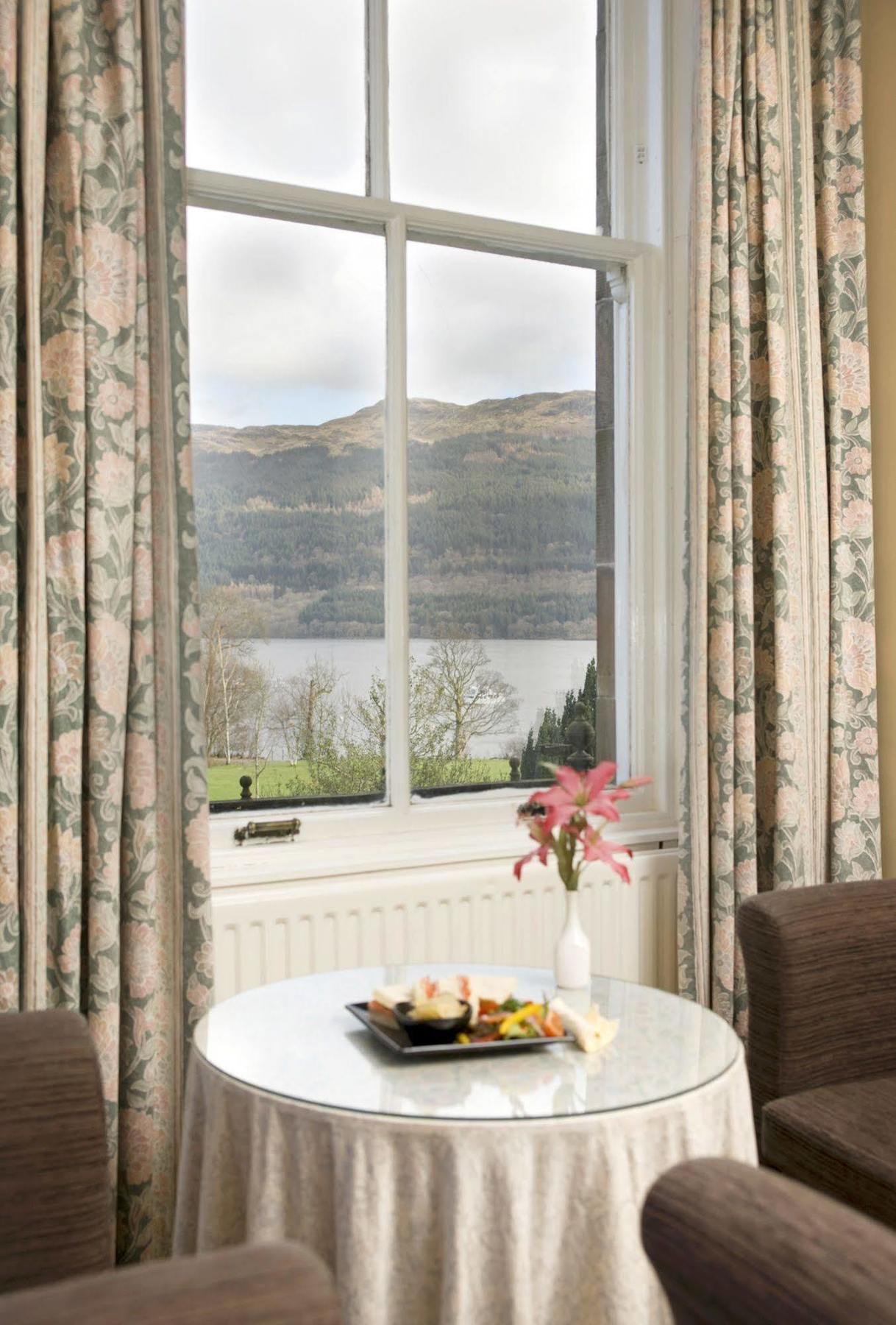The Tarbet Hotel Exterior foto
